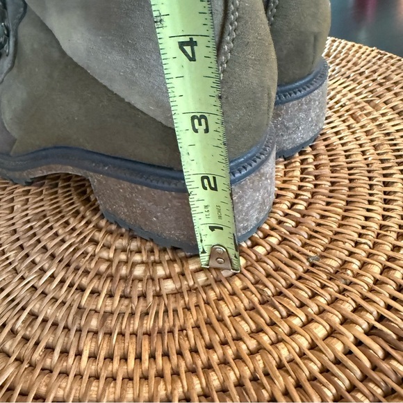 Element Lace-Up Boots in Brown and Tan size 8 wide - Picture 12 of 12